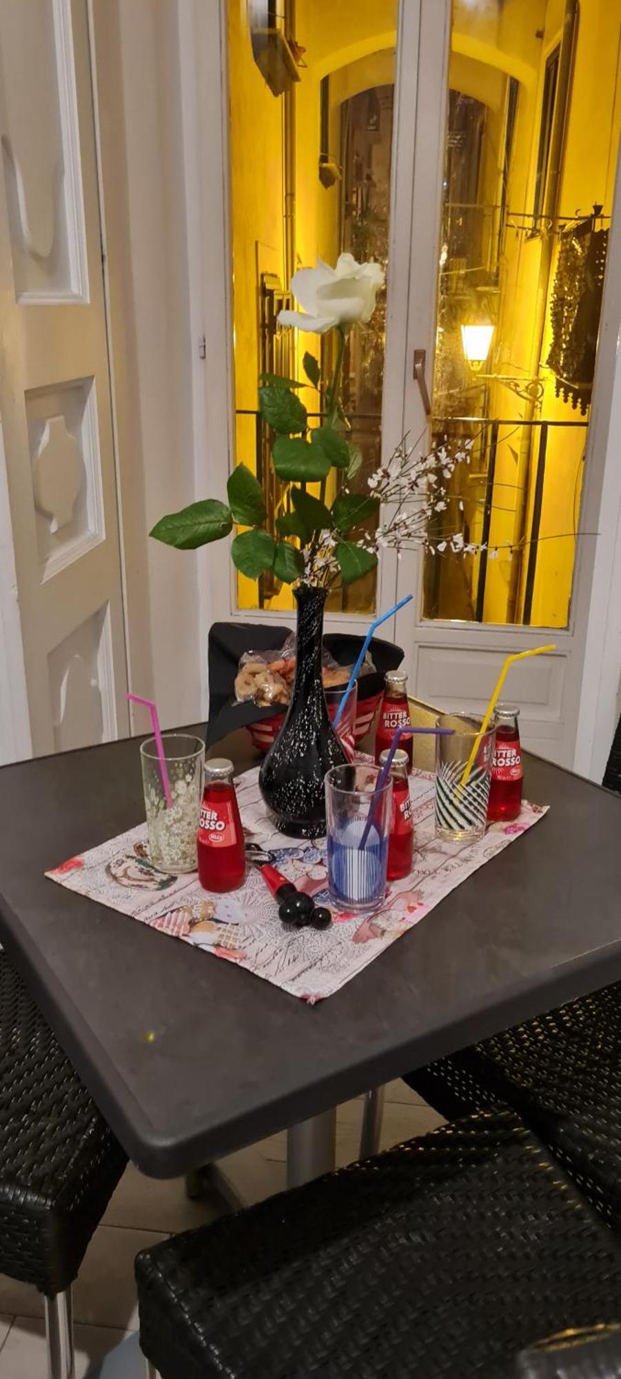 Le Ginestre In Centro Bed and Breakfast Salerno Rum bild