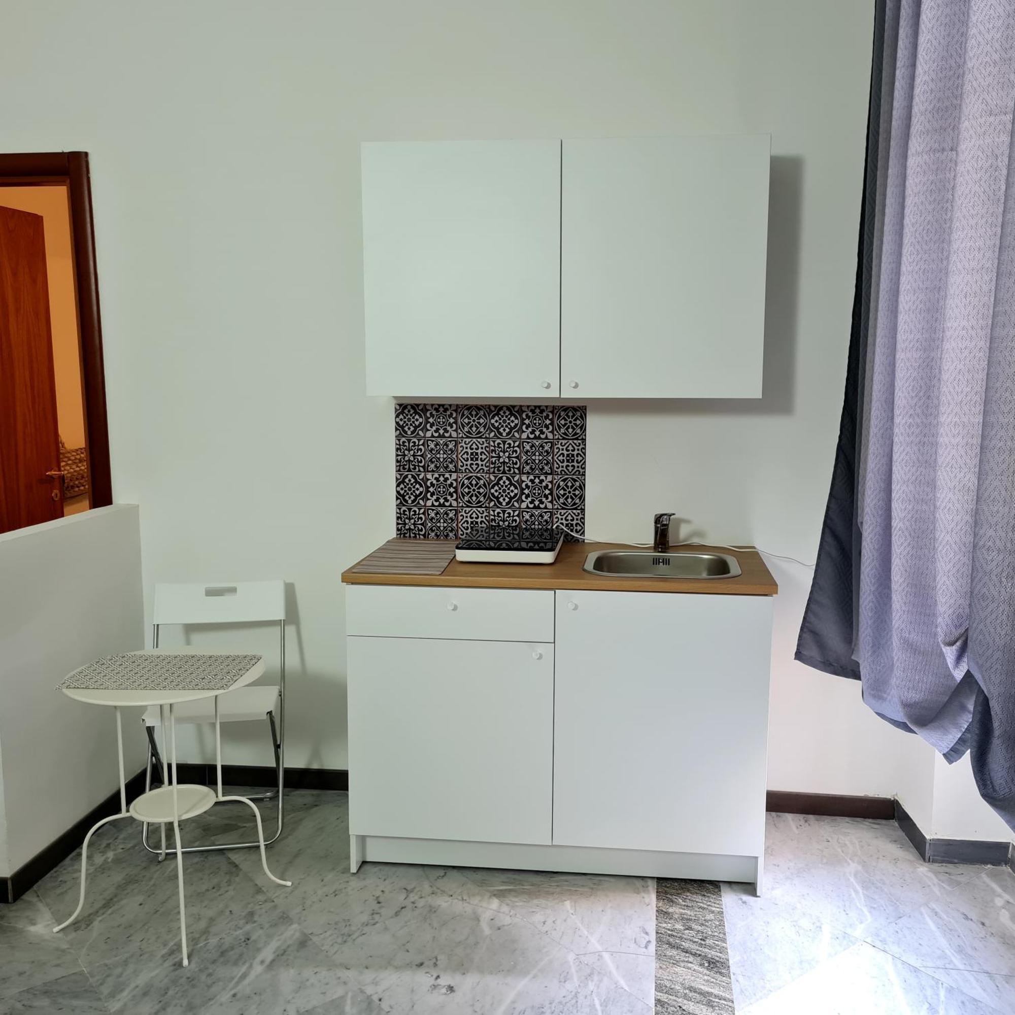 Le Ginestre In Centro Bed and Breakfast Salerno Rum bild